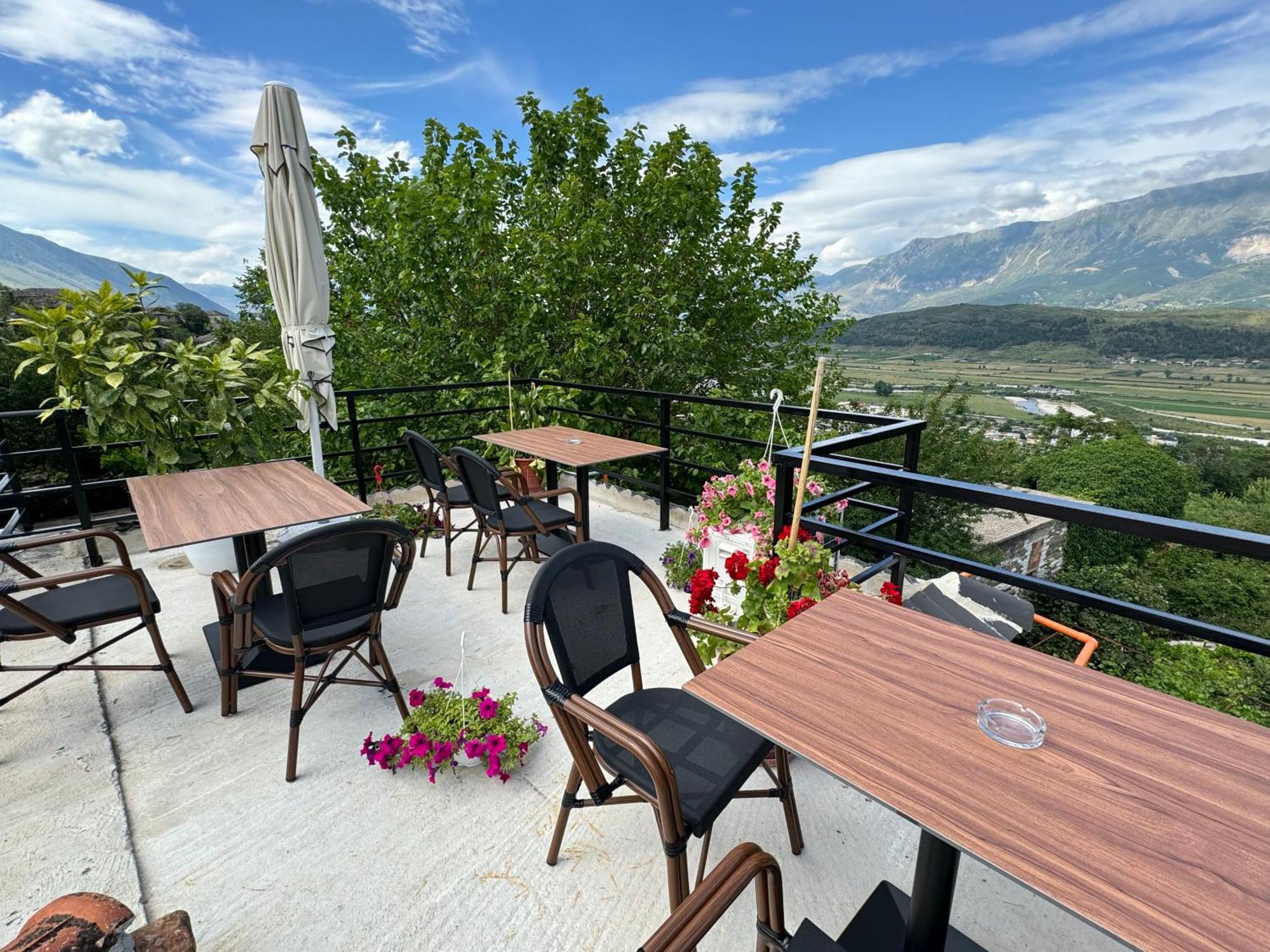 Guva Guest House Gjirokastër Extérieur photo